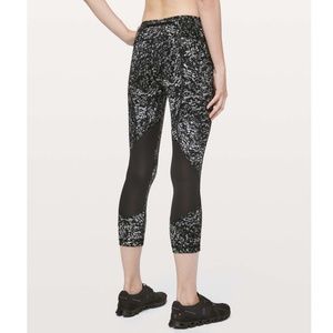 Lululemon Pace Rival Crop 22" Achromatize Ice Grey Black Size 6